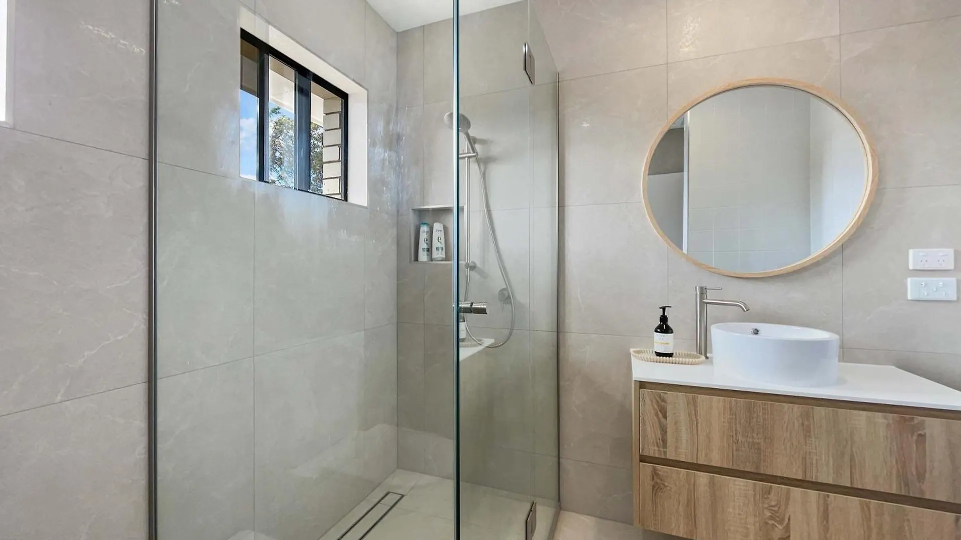 Bribie Beach House With Pool - Walk To Surf & Shops Woorim 0*,